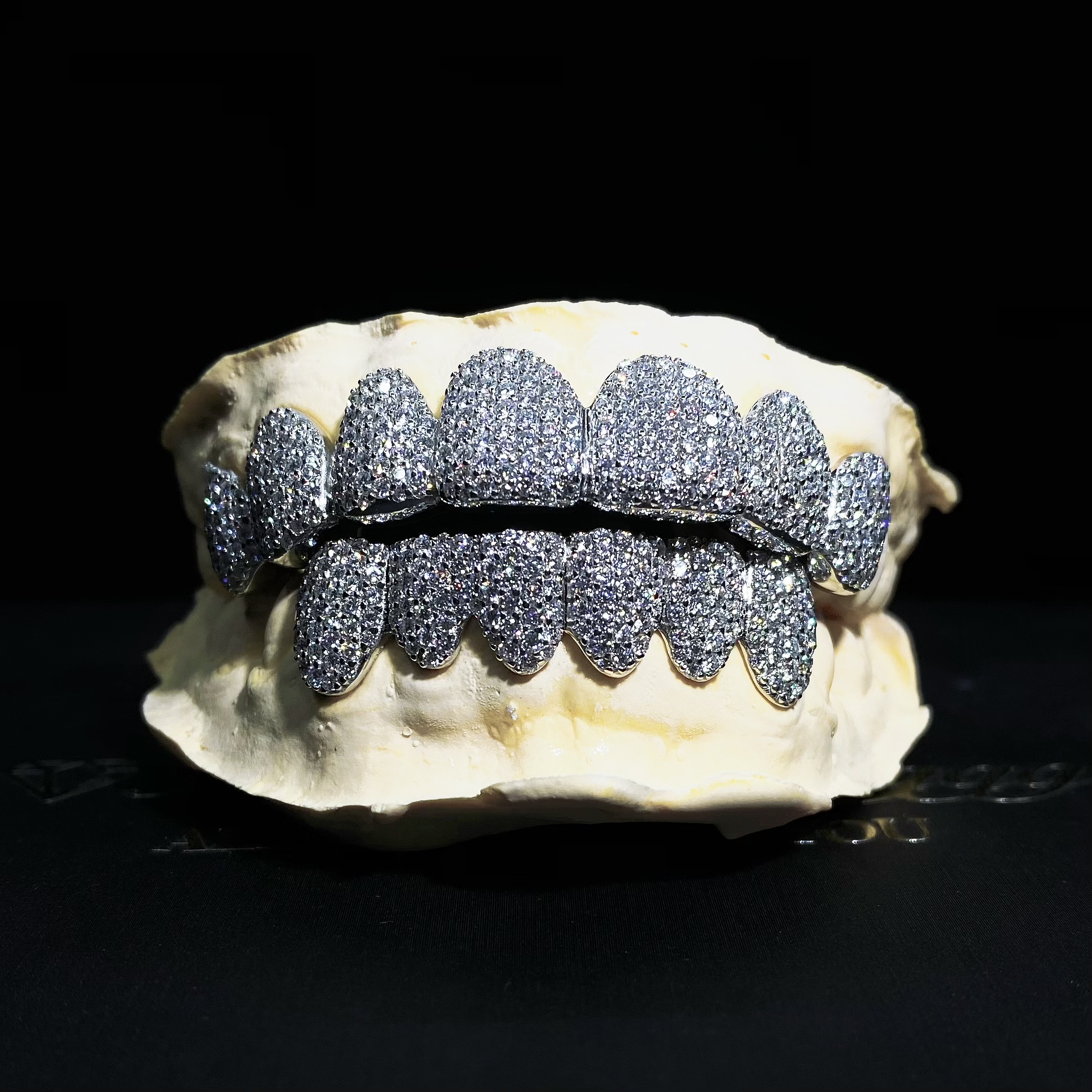 Mr.Blingggggg European and American hip-hop jewelry customized full diamond 925 silver moissanite upper 7 lower 6 letter K dental diamond