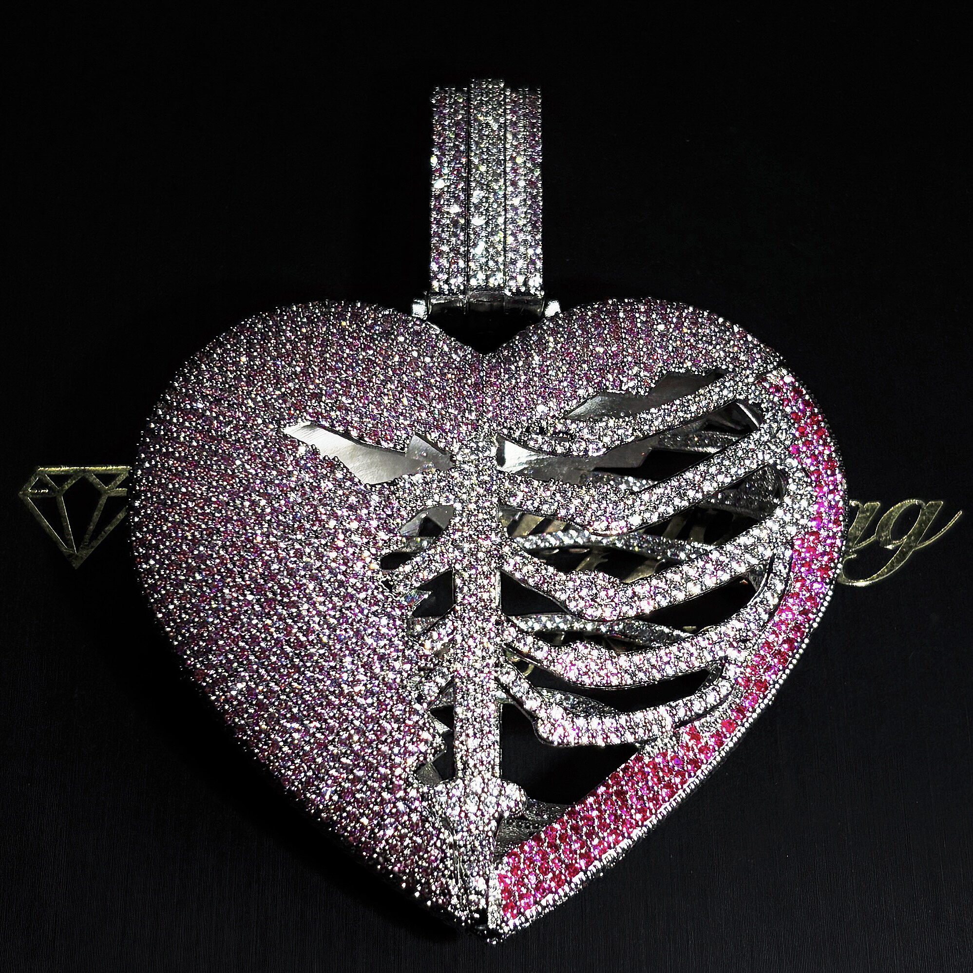 Mr.Blingggggg European and American hip-hop jewelry full diamond large pink skeleton love shape couple pendant