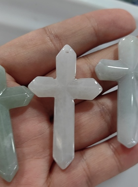 翡翠A货精工雕刻十字架吊坠