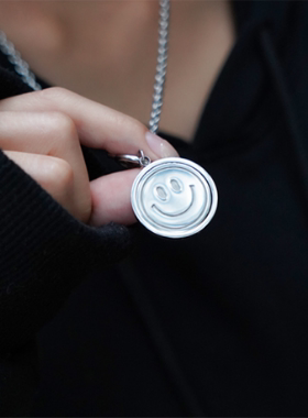 十一星球苦笑微笑钛钢项链