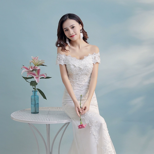 Свадебное платье, весенний корсет, поясная сумка, открытые плечи, V-образный вырез, по фигуре, с акцентом на бедрах, крой «рыбий хвост»