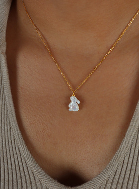 独特个性白色贝壳兔子造型吊坠项链锁骨链女百搭跨境小众颈链