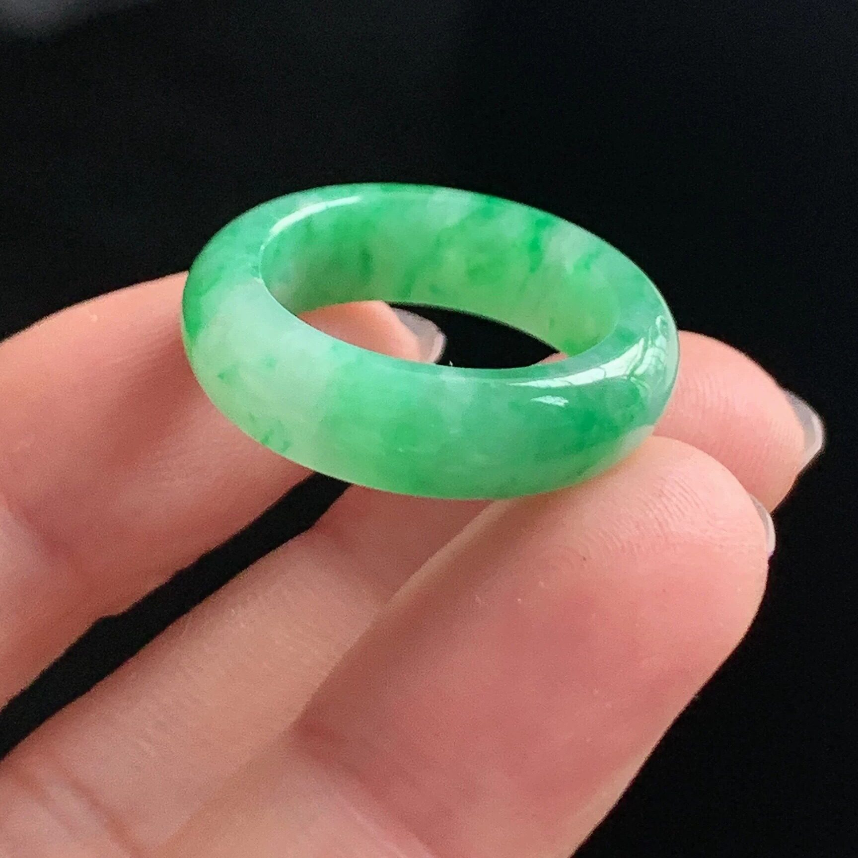 Burmese A-grade ice-glutinous green jadeite ring