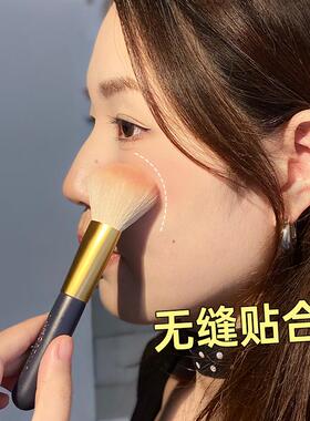 脸红加速器~尔木萄腮红刷散粉刷