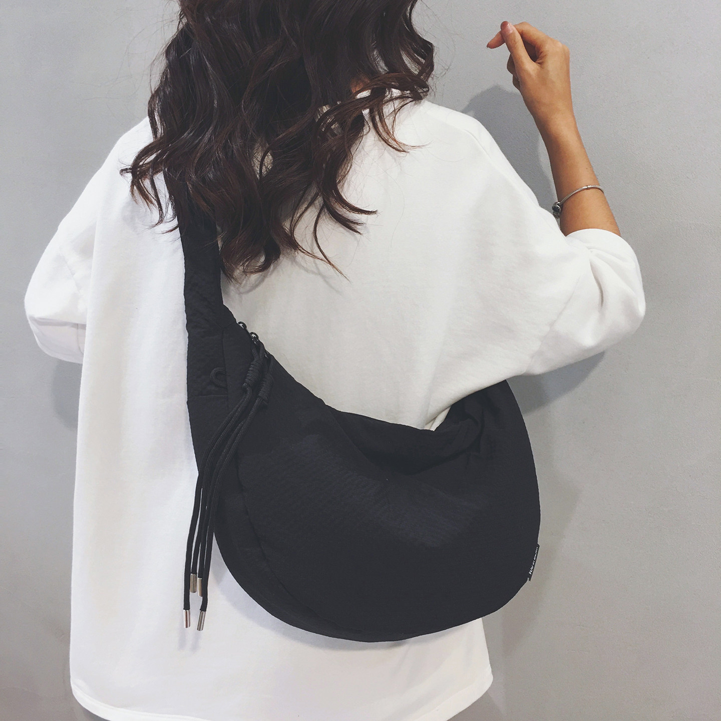 简约大容量帆布包女2025新款休闲百搭通勤斜挎包运动旅游饺子包潮,淘宝优惠券,粉丝福利购,淘宝优惠卷