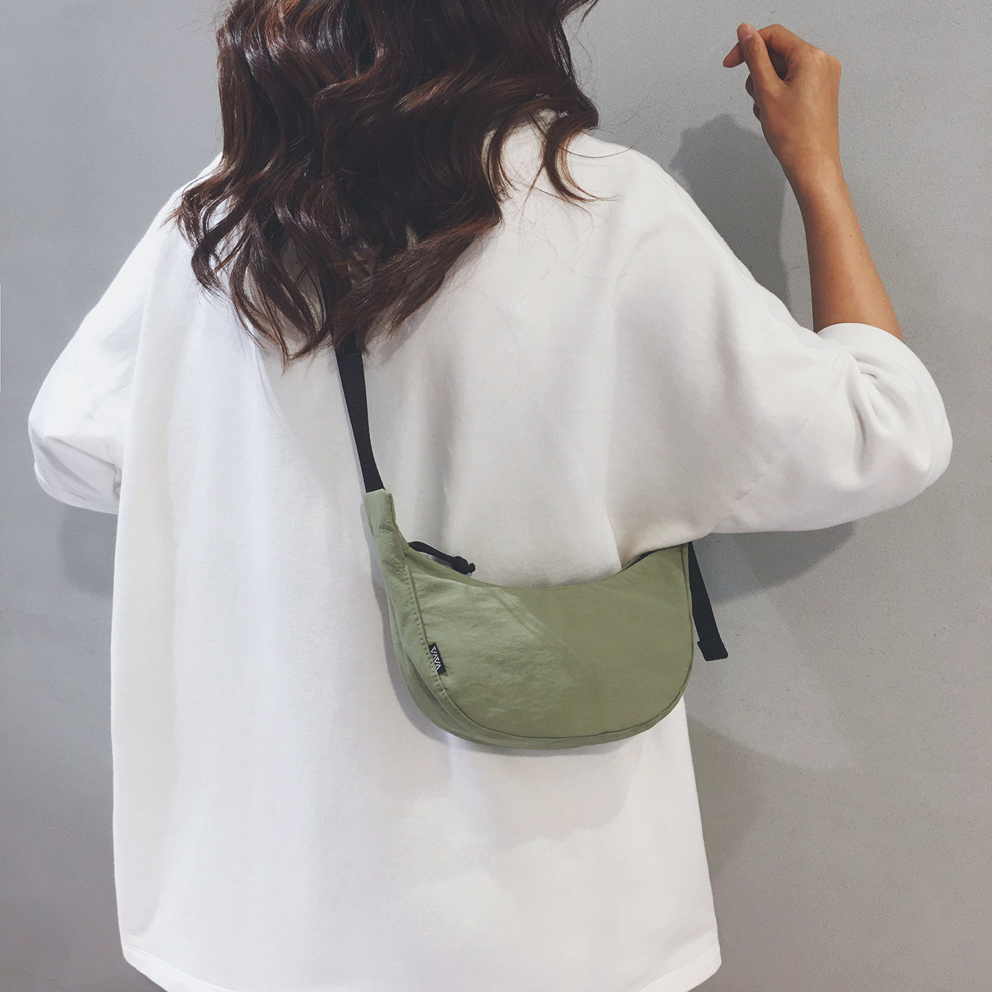 Mini bag for women 2026 new trendy versatile sports student shoulder messenger bag lightweight canvas dumpling bag