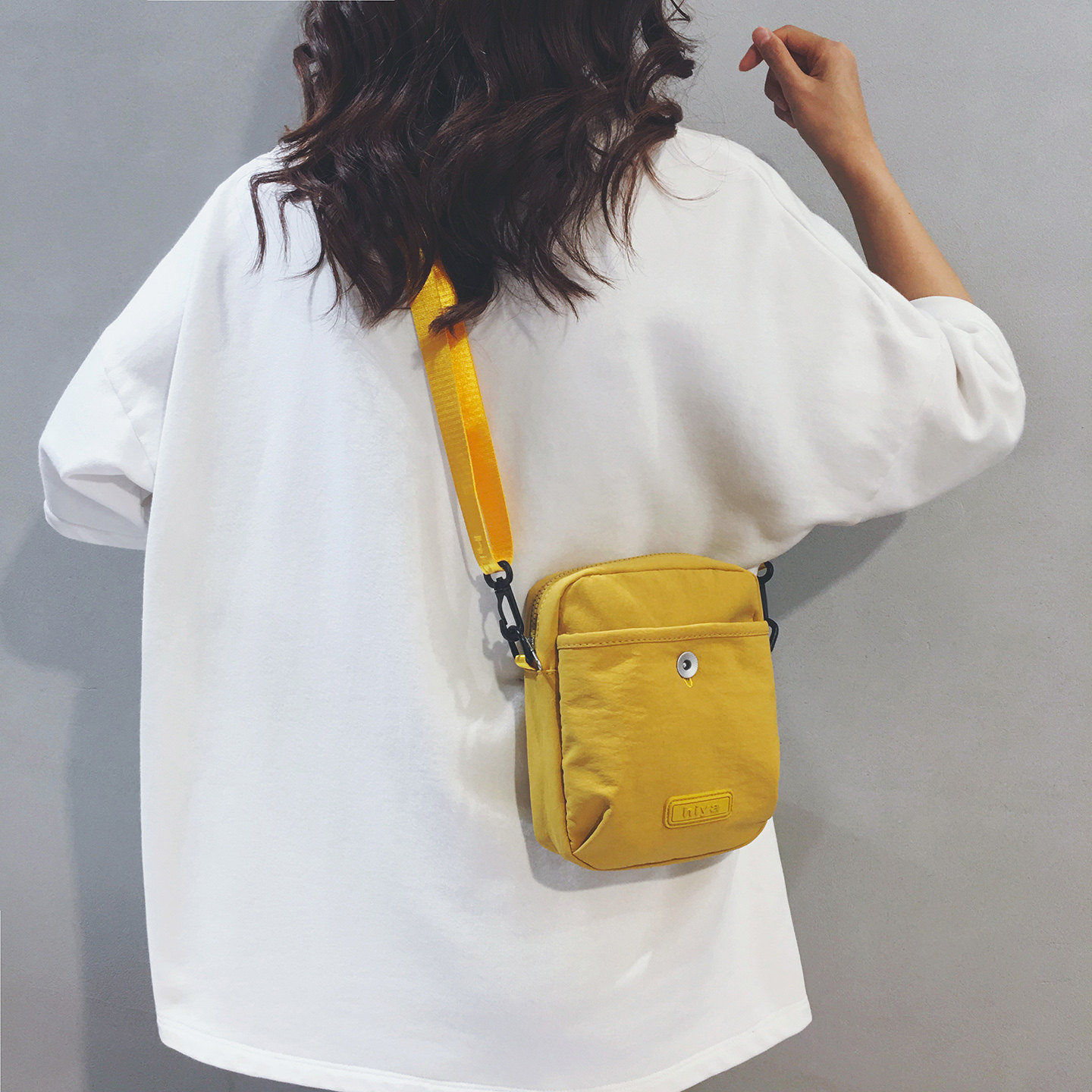Lightweight small bag women's canvas 2026 new outdoor sports single shoulder small satchel bag casual versatile crossbody mobile phone bag