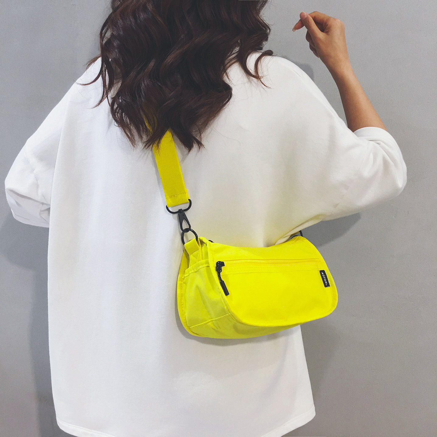 2026 New Small Bag Women's Outdoor Mountaineering Hiking Bag Functional Wind Cycling Messenger Bag Student Sports Shoulder Bag