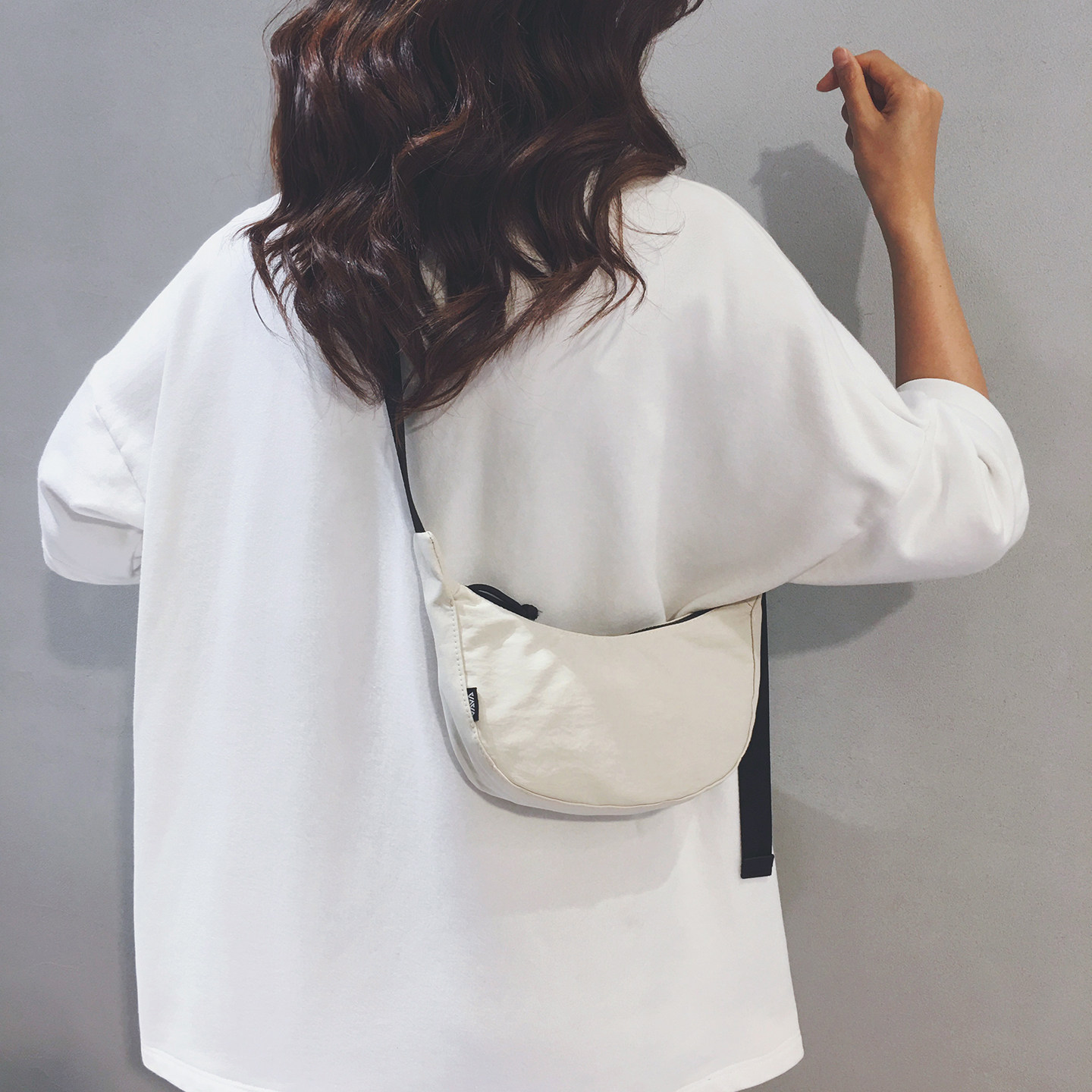 Mini bag for women 2026 new trendy versatile sports student shoulder messenger bag lightweight canvas dumpling bag