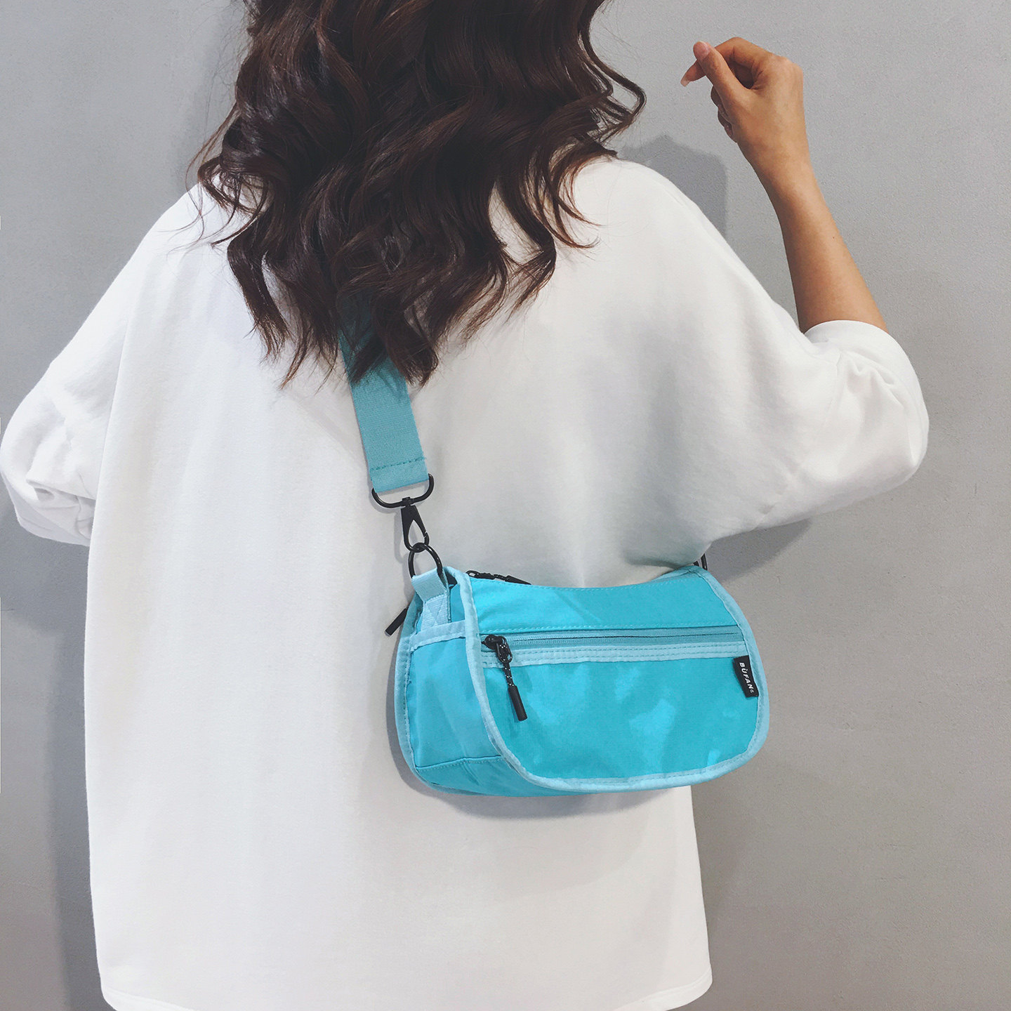 2026 New Small Bag Women's Outdoor Mountaineering Hiking Bag Functional Wind Cycling Messenger Bag Student Sports Shoulder Bag