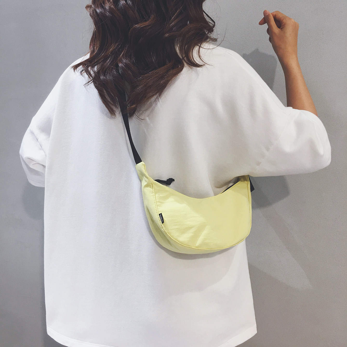Mini bag for women 2026 new trendy versatile sports student shoulder messenger bag lightweight canvas dumpling bag