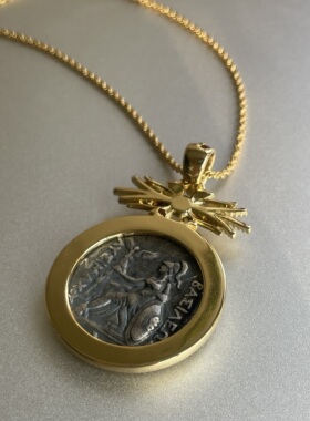 英气袭人。古希腊浮雕头像士兵正反面做旧硬币吊坠金色长项链毛衣