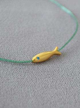 法国小众简约个性蓝色丝线编织复古金色锦鲤小鱼极细手链叠带手绳