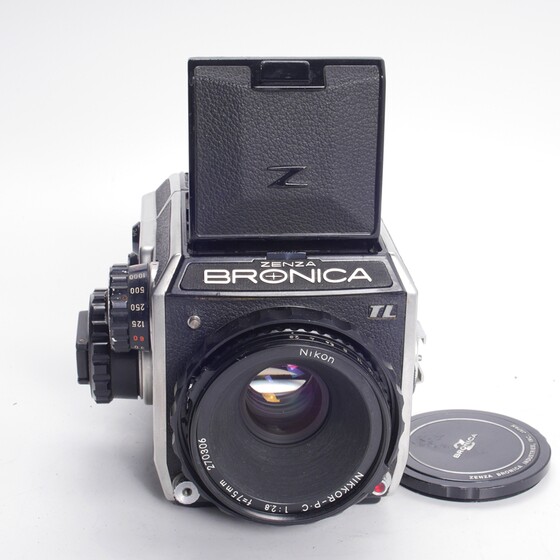 Bronica medium format film camera Hasselblad Japan