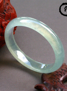 正品a级浅绿色带证书玉石手镯