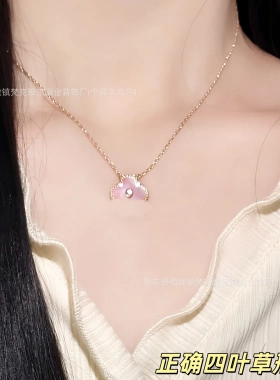 2025圣诞款带钻四叶草项链V金CNC精工女牛头款幸运单花锁骨链百搭