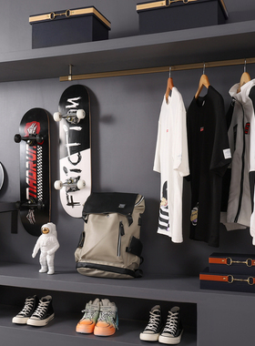 样板间儿男孩房衣柜组合摆件