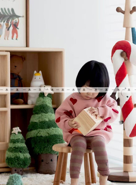 样板间女孩房木质圣诞树软装组合