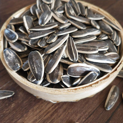 生黑珍珠小瓜子葵花子油葵籽鹦鹉鸟食仓鼠零食鸟粮鸽粮5斤包邮 虎窝淘
