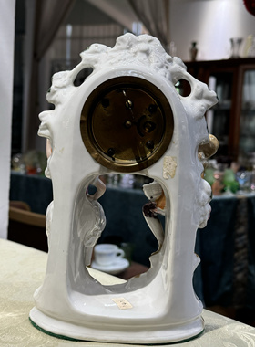 陶瓷人物造型瓷偶钟表摆件