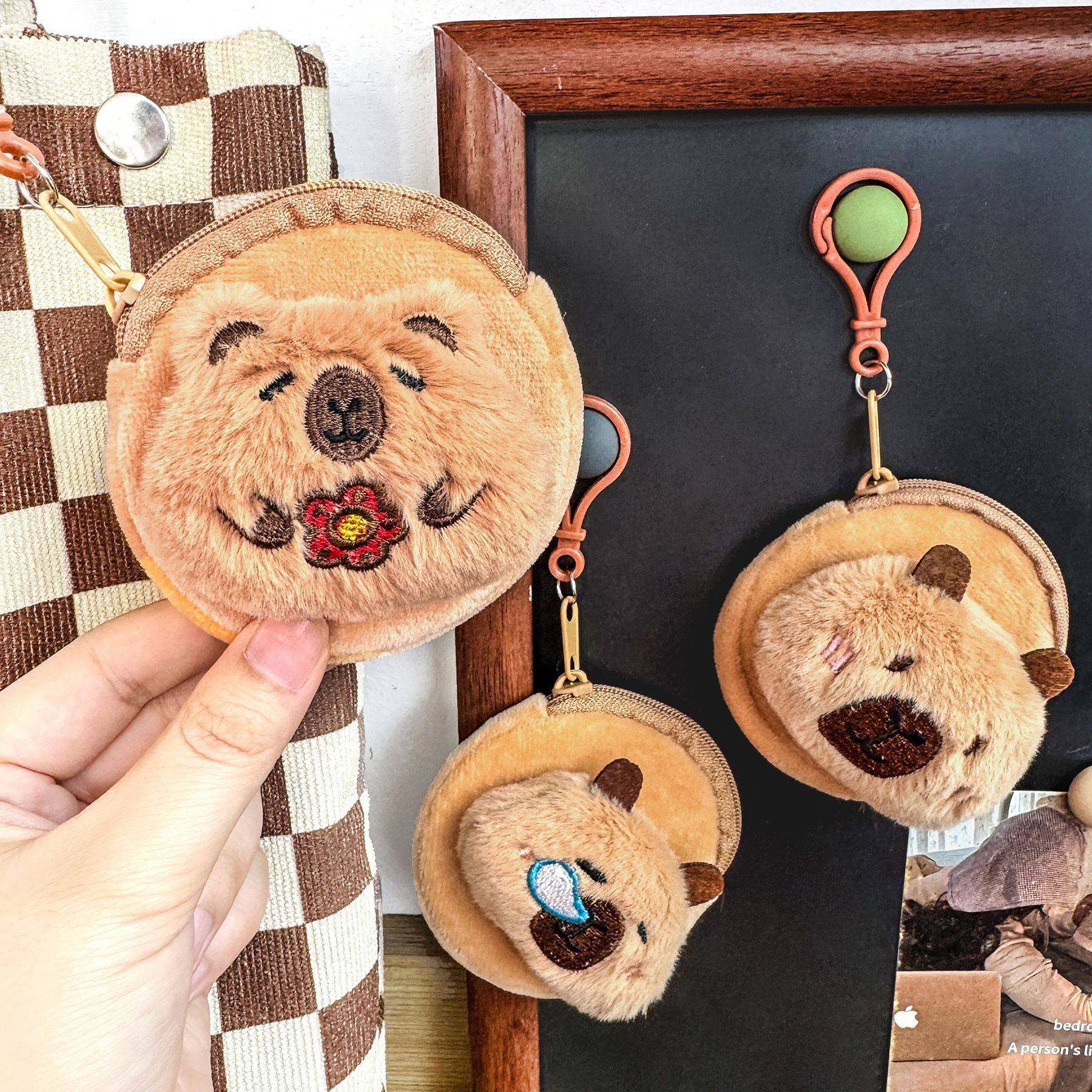 卡皮巴拉毛绒零钱包儿童可爱便携迷你耳机收纳包卡通水豚挂件玩偶,淘宝优惠券,粉丝福利购,淘宝优惠卷