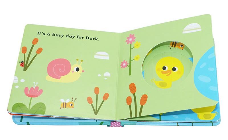 蜜蜂忙碌的一天 英文原版绘本 Little Faces: A Busy Day for Bee! 百变脸谱系列纸板书 洞洞书 低幼童书 纯全英文正版英语书籍 - 图2