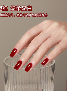 秋冬显白红色美甲甲油胶