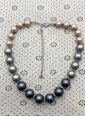 新款串珠拼接设计灰色珍珠项链高级感独特气质小众复古锁骨链