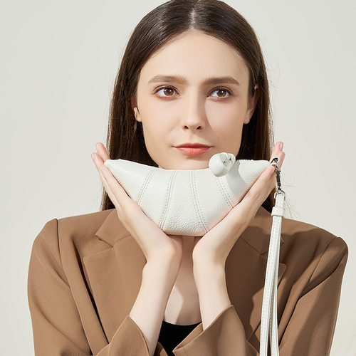 迷你可松牛角包真皮可颂包迷你挂脖牛角包复古精致零钱包 - 图0