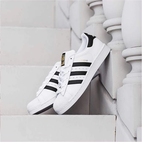 【自营】Adidas/阿迪达斯女鞋三叶草金标贝壳头板鞋运动鞋FU7712