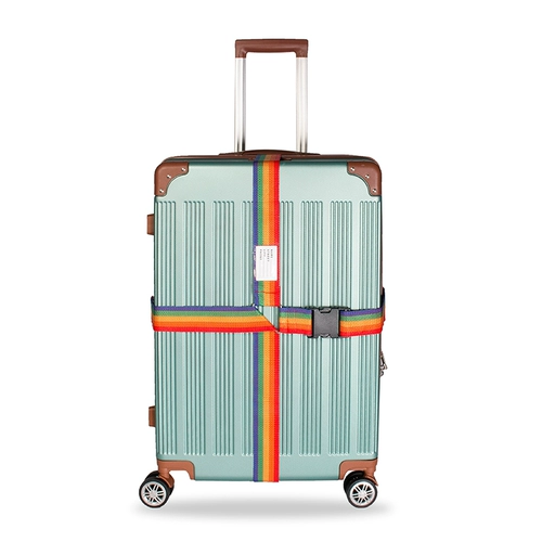 Чемодан, резинка для крепления багажа, пакет