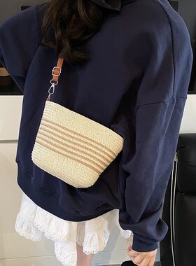 夏季海边新款草编斜挎水桶包女