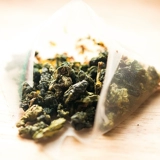 Четыре мешка восточного чая ya yun osmanthus flower oolong чайный пакет пузырьковый треугольник цветы и трава маленький чайный пакет Один чай прозрачный аромат может быть холодным чаем