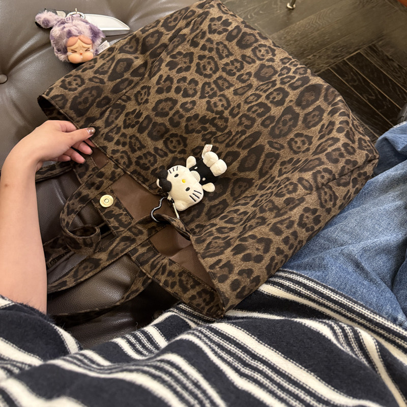 新款豹纹帆布单肩包女大容量新款通勤百搭托特包大学生上课腋下包,淘宝优惠券,粉丝福利购,淘宝优惠卷