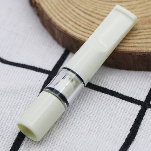 Нарушение сигарет фильтр может очистить сигаретный фильтр, мужская подлинная грубая деталь, курить карамельный фильтр рот