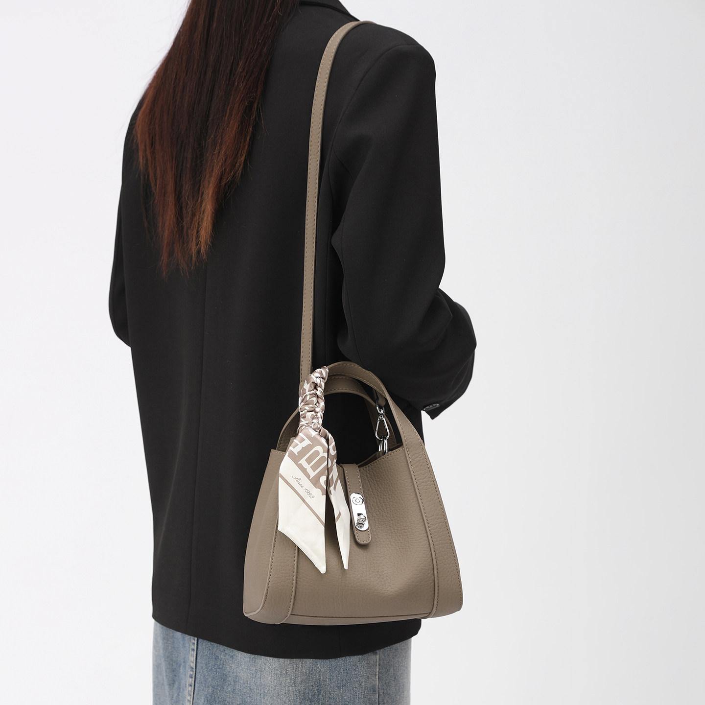 2025新款时尚手提菜篮子包高级感通勤百搭斜挎包水桶包真皮女包,淘宝优惠券,粉丝福利购,淘宝优惠卷