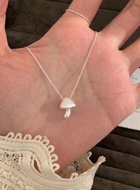 甜美小巧蘑菇吊坠项链女简约个性气质优雅百搭锁骨链网红爆款颈链