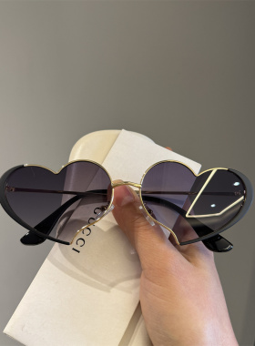 PATTYKOU防紫外线爱心太阳镜