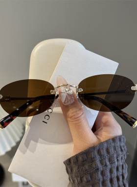 金属金丝边椭圆形小框御姐风