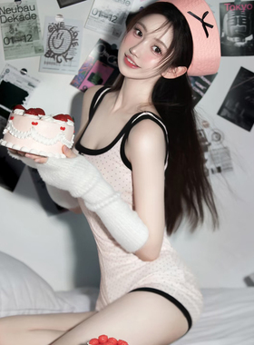 纯欲风性感女生贝雷帽日系少女