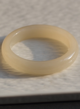 藕粉手镯色泽浓郁油润