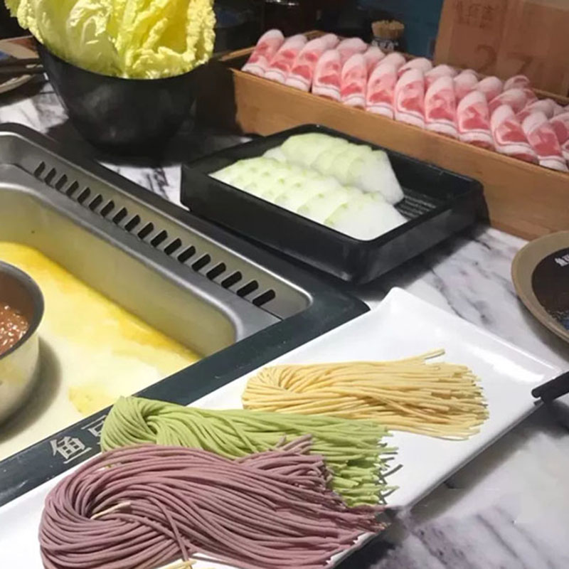 A box of round noodles, hot pot, low fat, a whole box of semi-dried vegetables