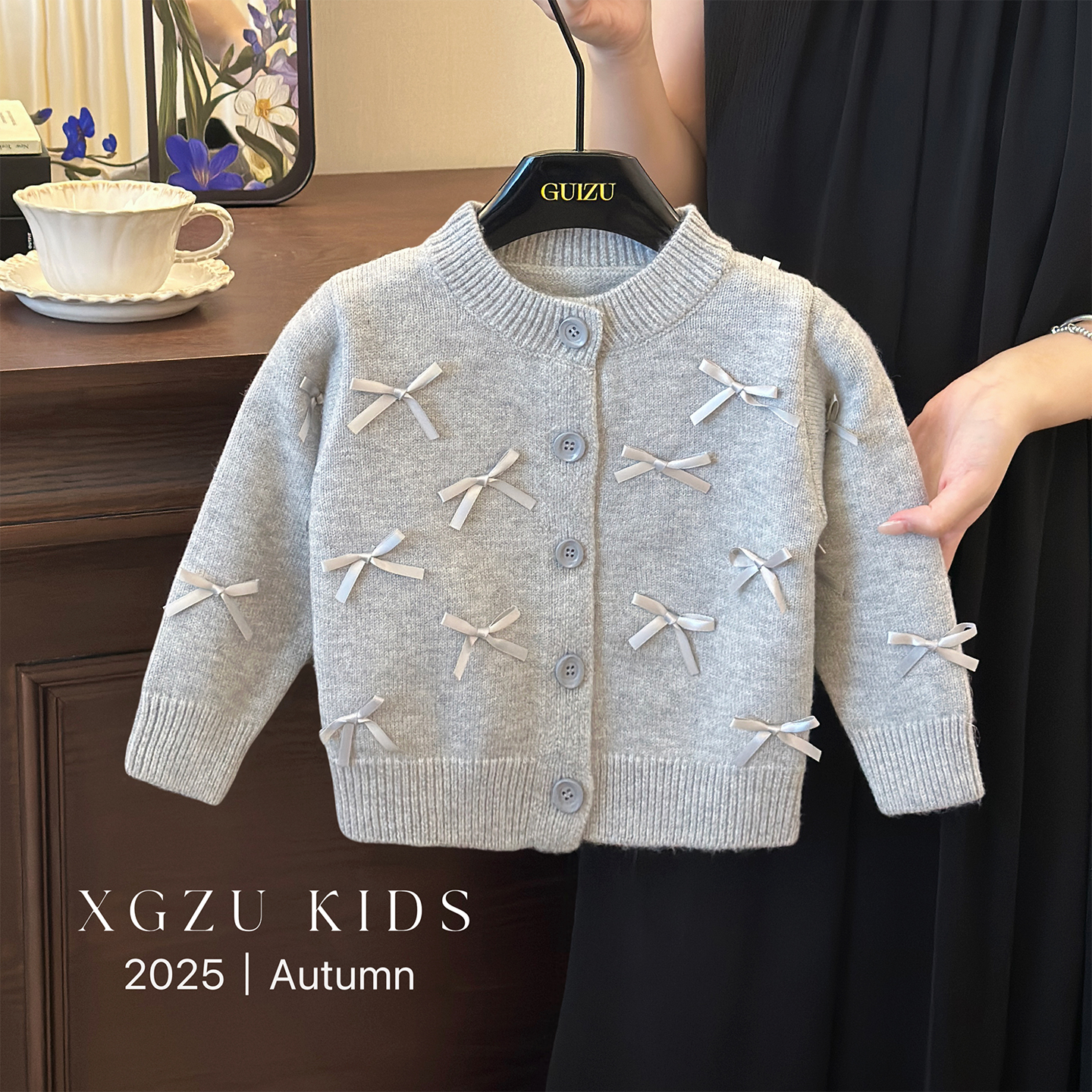 女童毛衣套装春秋季2025新款儿童蝴蝶结针织开衫亮片短裙两件套潮 - 图2