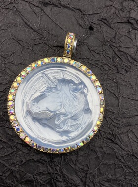 楠阁中古vintage 老金做旧工艺镶钻月光石独角兽精灵浮雕磁吸吊坠