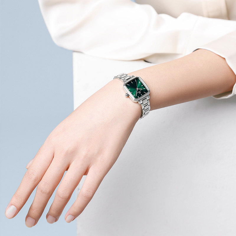 天王女士官方时尚方形手链石英表 天王半小时国产腕表