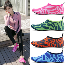 South Koreas new diving socks snorkeling swimming shoes beach socks shoes male and female snorkeling covered water Anadromous soft shoes non-slip anti-cutting