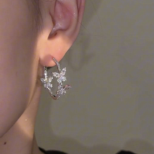 2024新款高级满锆石蝴蝶耳圈耳环轻奢小众设计气质百搭耳钉耳饰女 - 图2