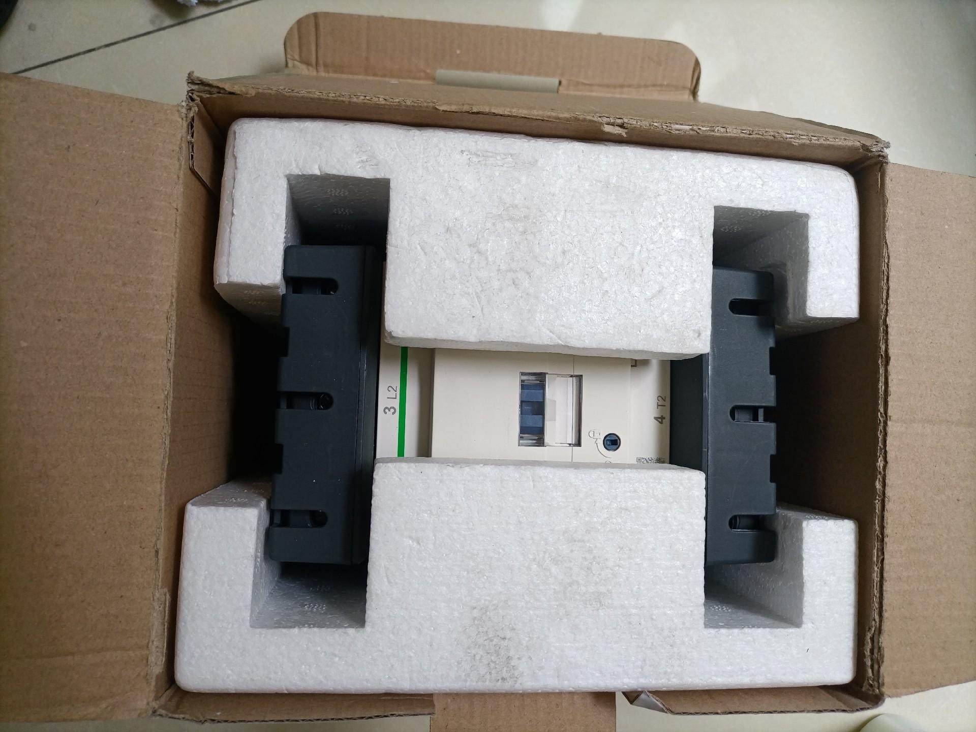 施耐德交流接触器LC1D150  电压380V - 图3