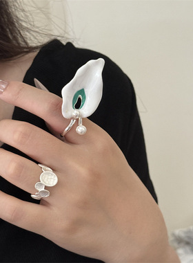 小众设计复古马蹄莲白色花朵珐琅戒指仙气少女个性简约轻奢指环戒