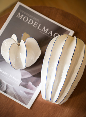 北欧轻奢陶瓷竖纹灯笼花瓶摆件